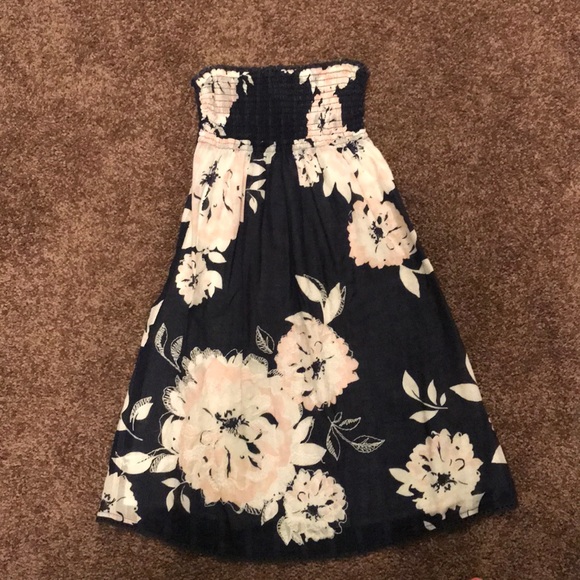 Abercrombie & Fitch Dresses & Skirts - Abercrombie and Fitch flower dress